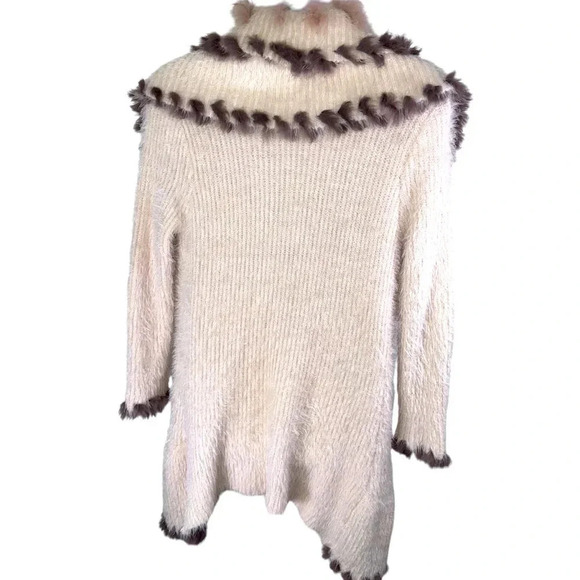 Unique Sweater by Paris Paris. Trimmed with feathers and Size XL statement piece - Picture 9 of 12